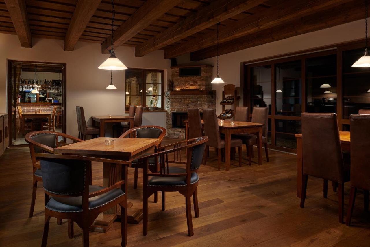 Hotel Singer ลุดวิโกฟ ภายนอก รูปภาพ